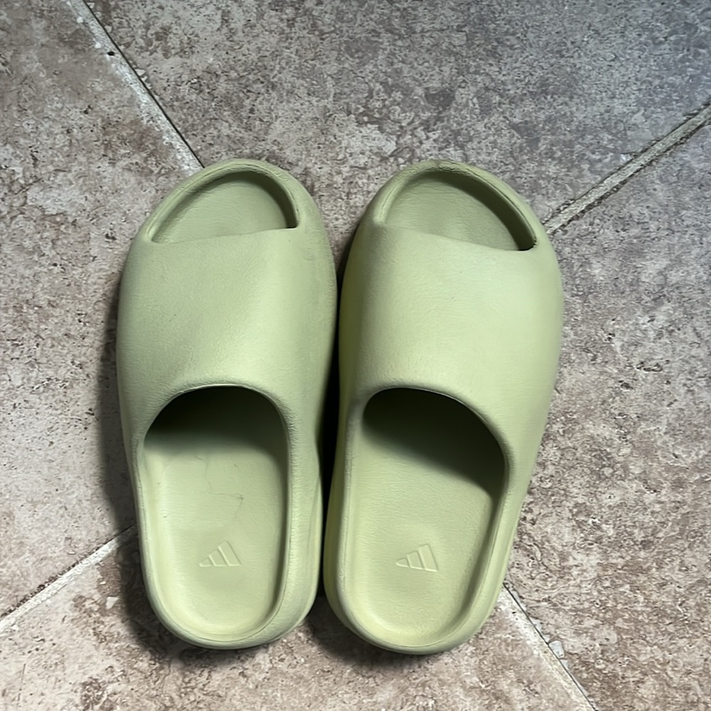 Yeezy Resin Slides